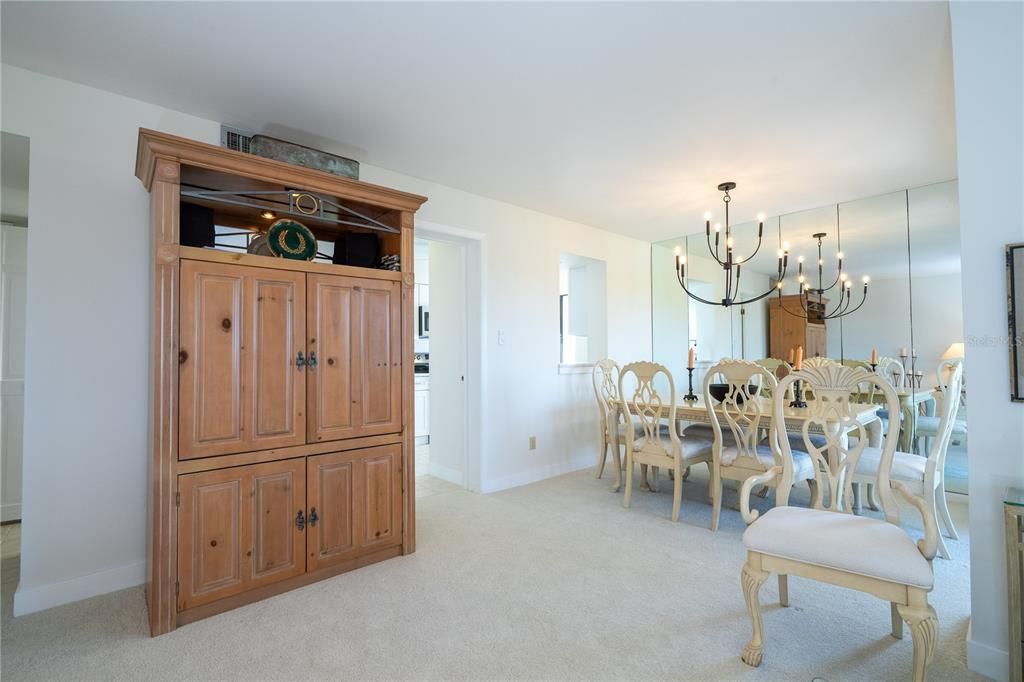 For Sale: $631,400 (2 beds, 2 baths, 1057 Square Feet)