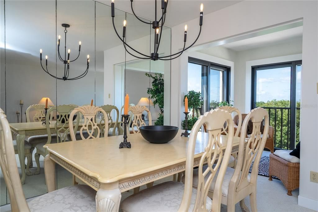 For Sale: $631,400 (2 beds, 2 baths, 1057 Square Feet)