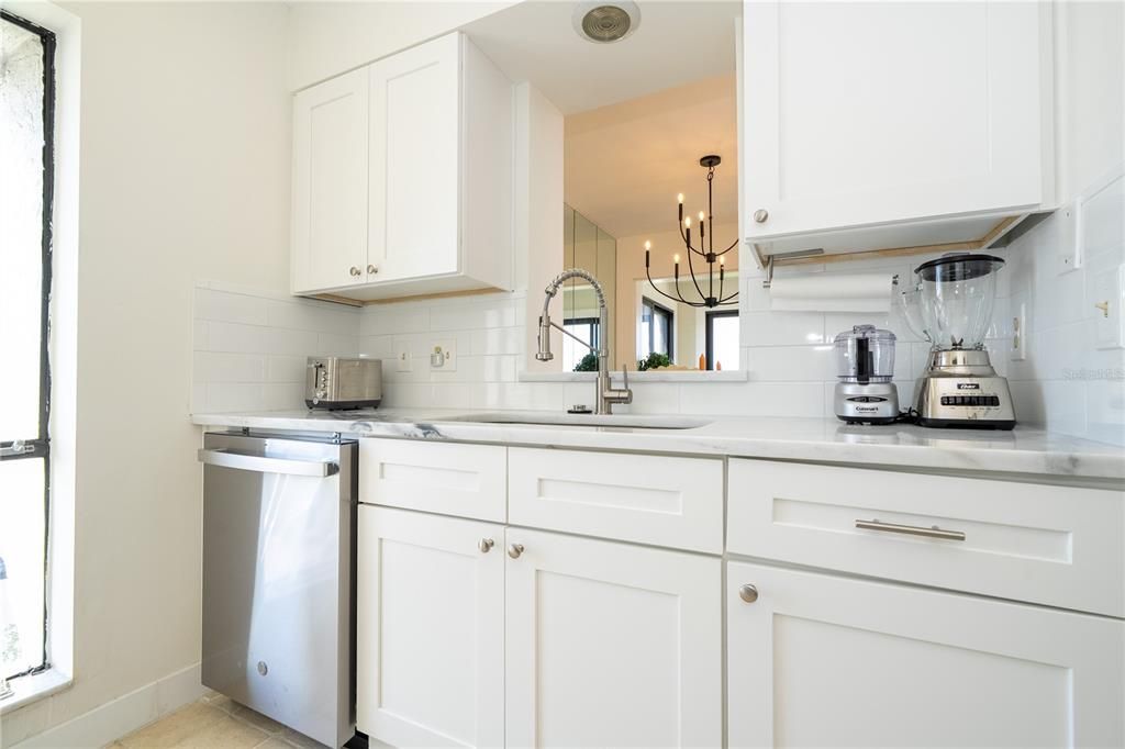 For Sale: $631,400 (2 beds, 2 baths, 1057 Square Feet)