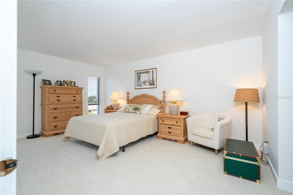 For Sale: $631,400 (2 beds, 2 baths, 1057 Square Feet)