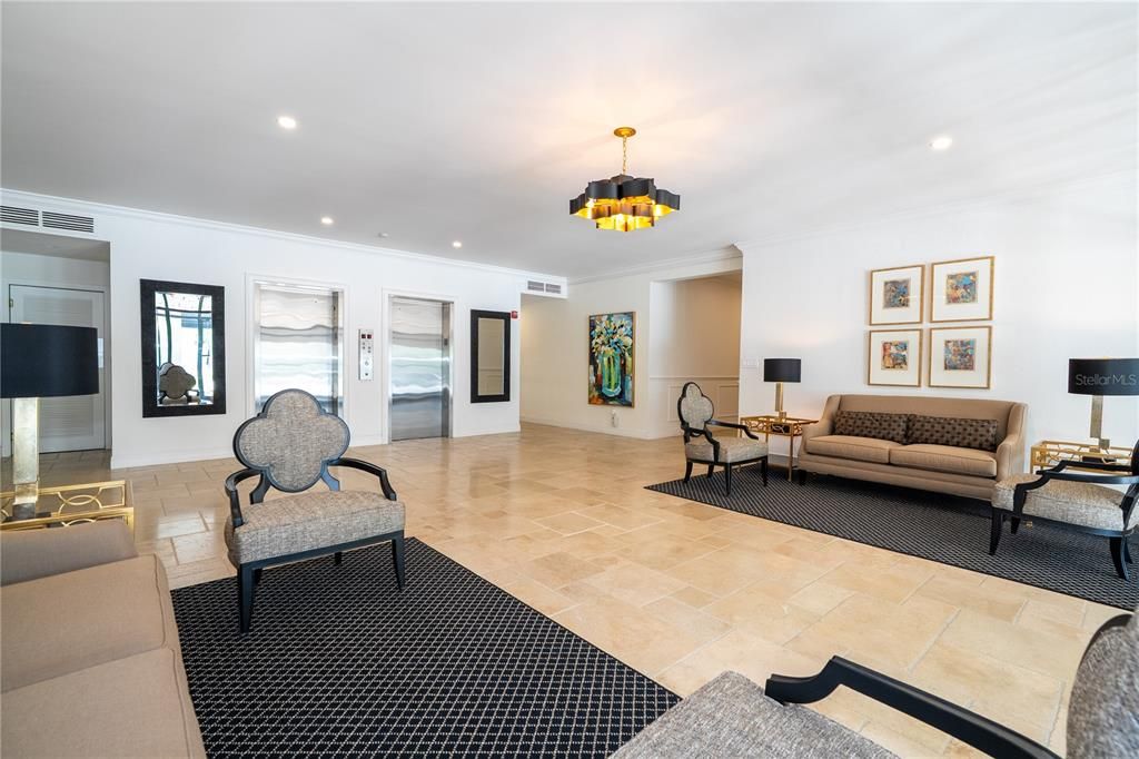 For Sale: $631,400 (2 beds, 2 baths, 1057 Square Feet)