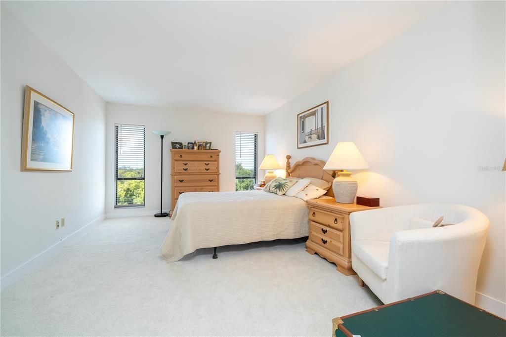 For Sale: $631,400 (2 beds, 2 baths, 1057 Square Feet)