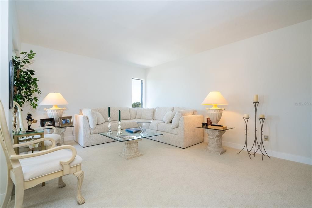 For Sale: $631,400 (2 beds, 2 baths, 1057 Square Feet)