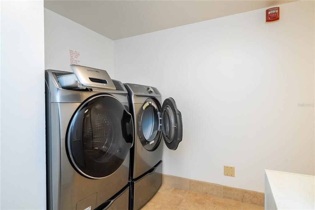 For Sale: $631,400 (2 beds, 2 baths, 1057 Square Feet)