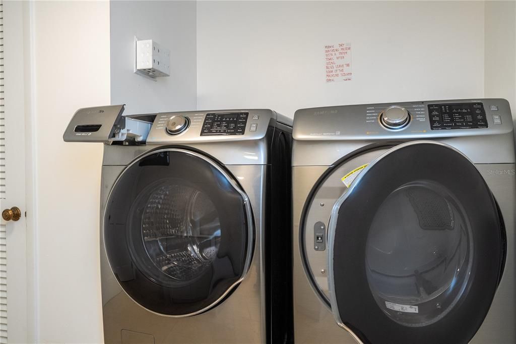 For Sale: $631,400 (2 beds, 2 baths, 1057 Square Feet)