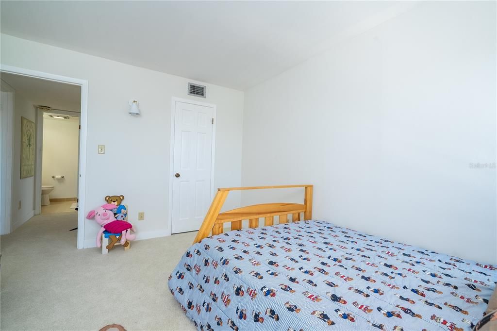 For Sale: $631,400 (2 beds, 2 baths, 1057 Square Feet)