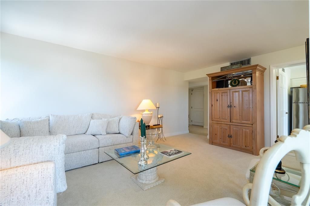 For Sale: $631,400 (2 beds, 2 baths, 1057 Square Feet)