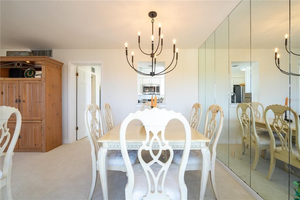 For Sale: $631,400 (2 beds, 2 baths, 1057 Square Feet)