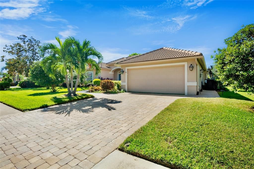 Под контрактом: $599,000 (3 спален, 2 ванн, 1945 Квадратных фут)