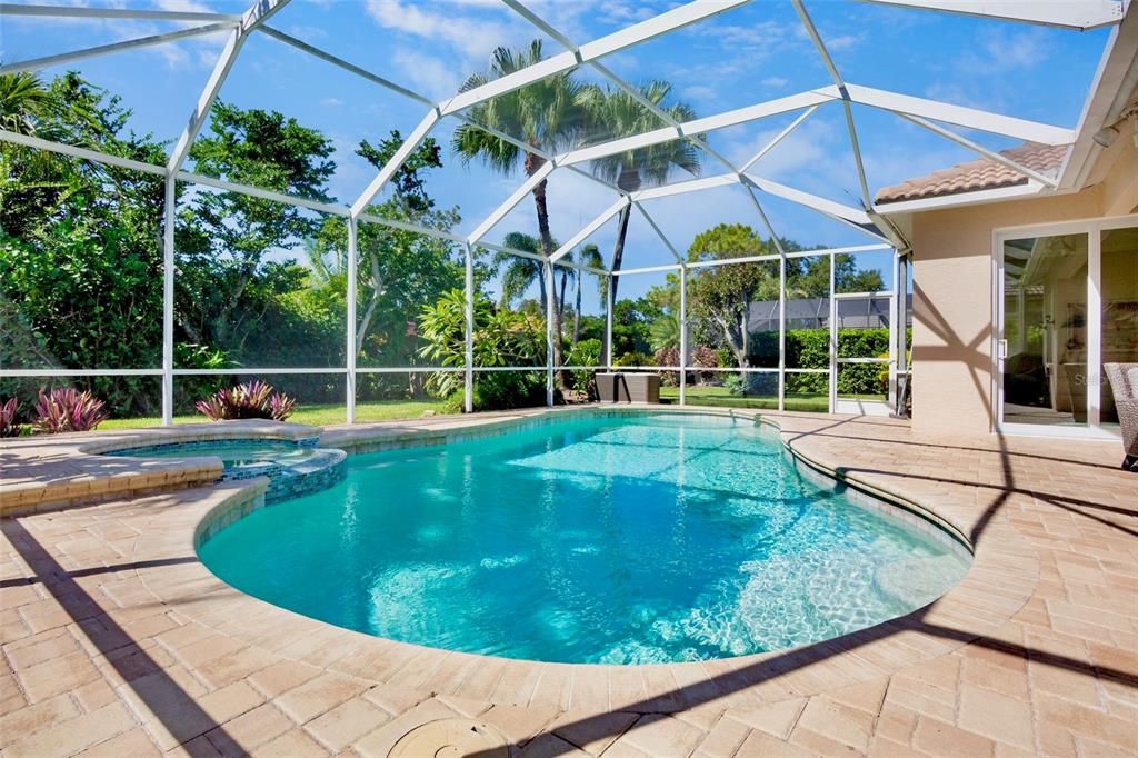 Под контрактом: $599,000 (3 спален, 2 ванн, 1945 Квадратных фут)