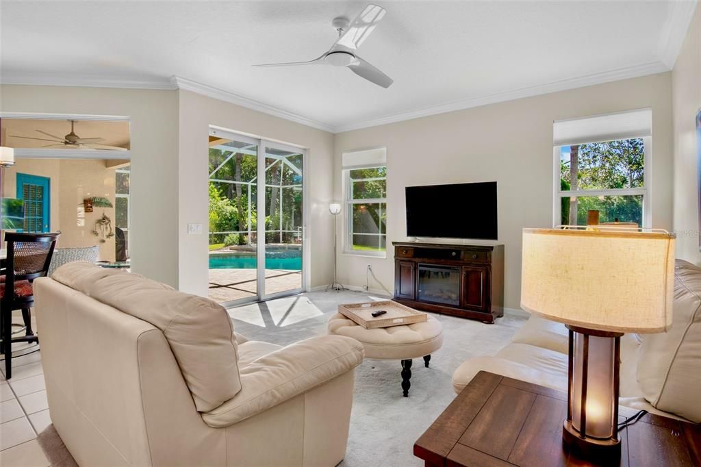 Под контрактом: $599,000 (3 спален, 2 ванн, 1945 Квадратных фут)