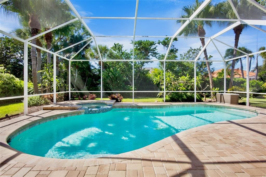 Под контрактом: $599,000 (3 спален, 2 ванн, 1945 Квадратных фут)