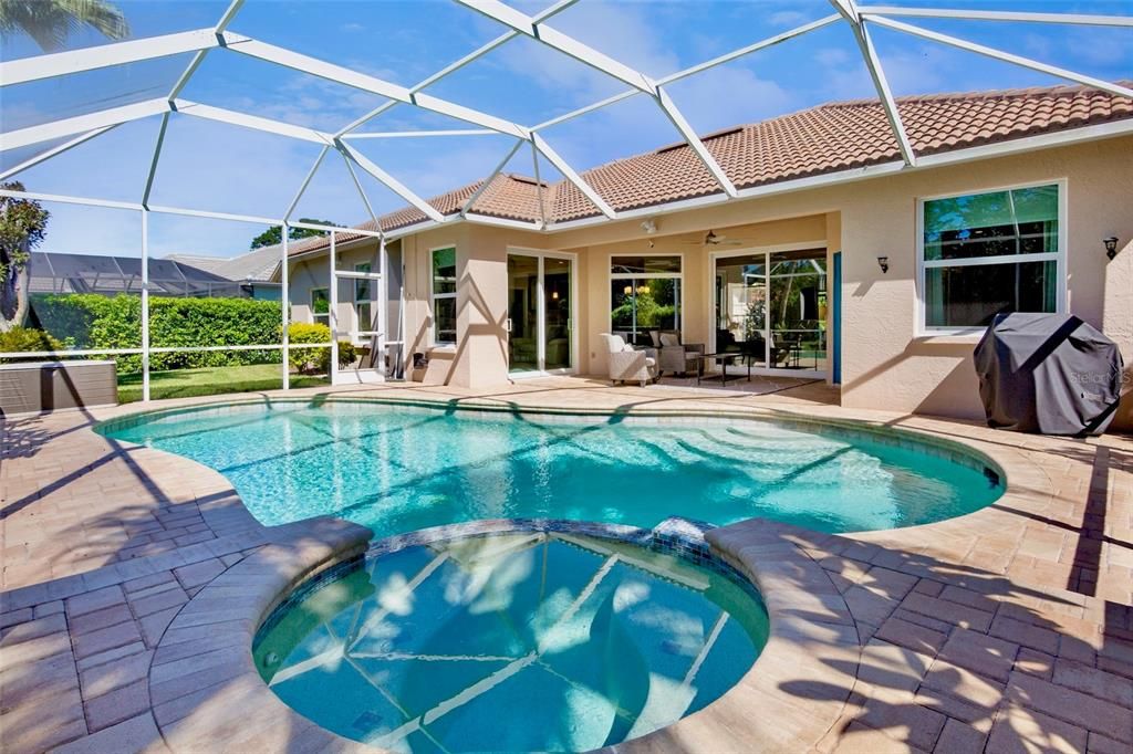 Под контрактом: $599,000 (3 спален, 2 ванн, 1945 Квадратных фут)