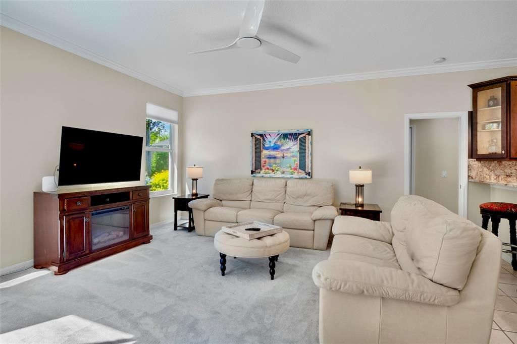 Под контрактом: $599,000 (3 спален, 2 ванн, 1945 Квадратных фут)