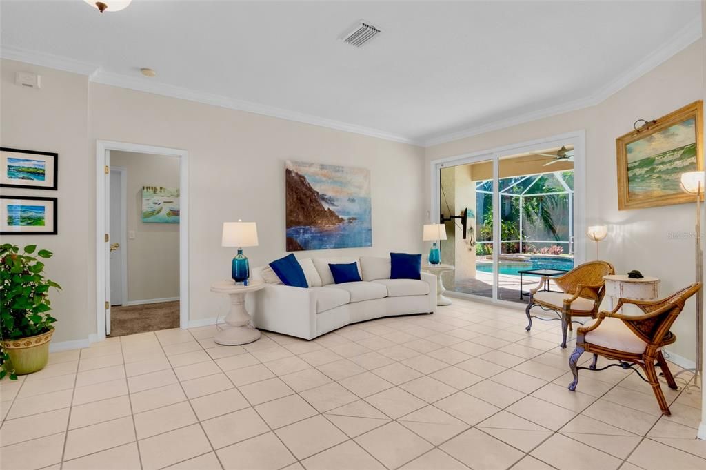 Под контрактом: $599,000 (3 спален, 2 ванн, 1945 Квадратных фут)