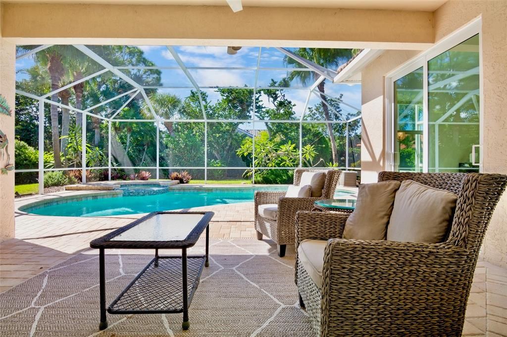 Под контрактом: $599,000 (3 спален, 2 ванн, 1945 Квадратных фут)