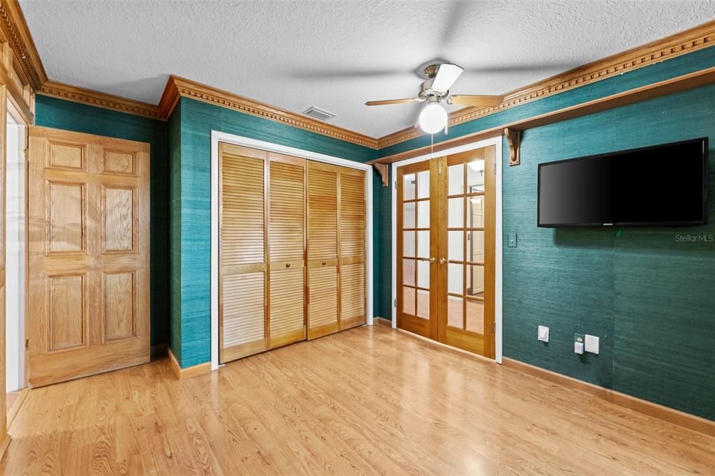 For Sale: $879,000 (4 beds, 2 baths, 2279 Square Feet)