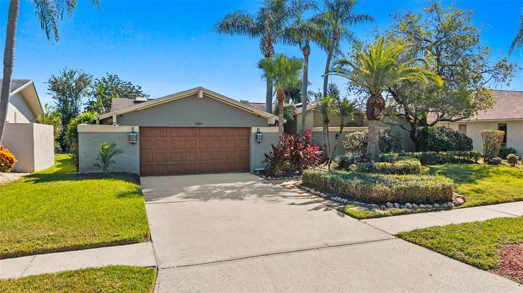 For Sale: $879,000 (4 beds, 2 baths, 2279 Square Feet)