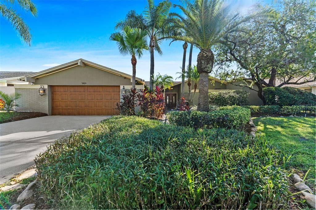 For Sale: $879,000 (4 beds, 2 baths, 2279 Square Feet)