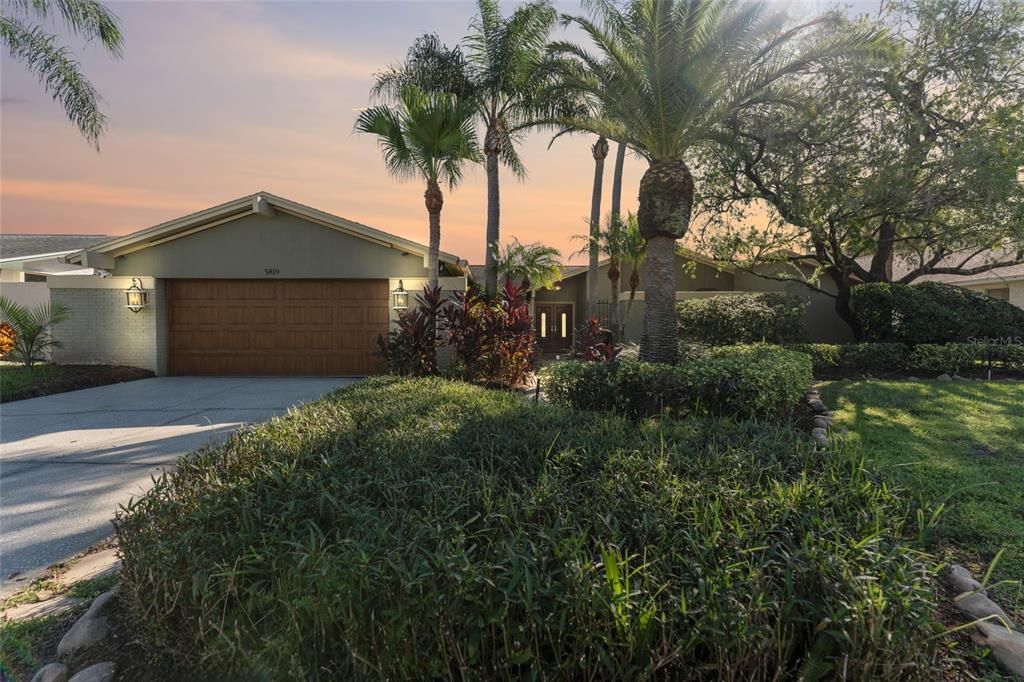 For Sale: $879,000 (4 beds, 2 baths, 2279 Square Feet)