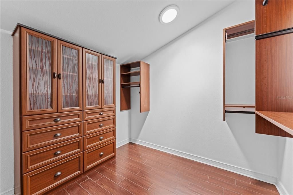 For Sale: $879,000 (4 beds, 2 baths, 2279 Square Feet)