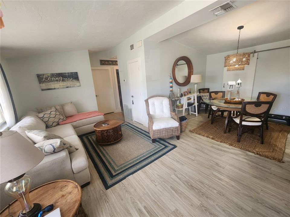 En Venta: $199,900 (3 camas, 2 baños, 1088 Pies cuadrados)