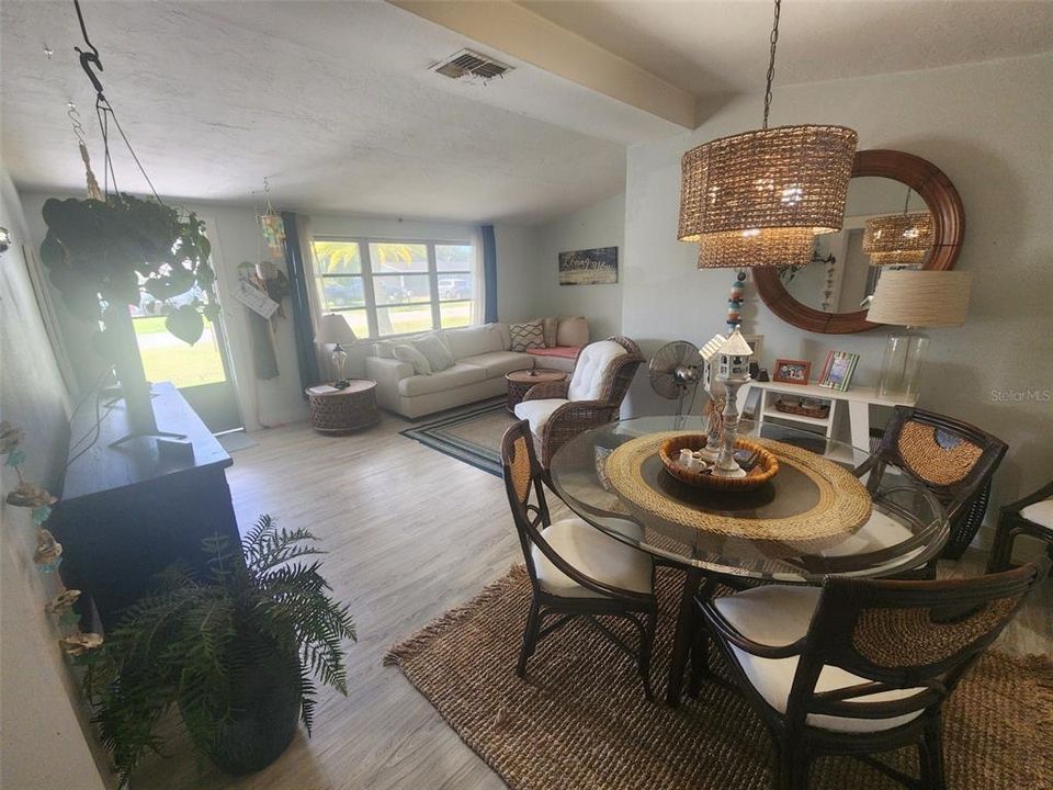 En Venta: $199,900 (3 camas, 2 baños, 1088 Pies cuadrados)