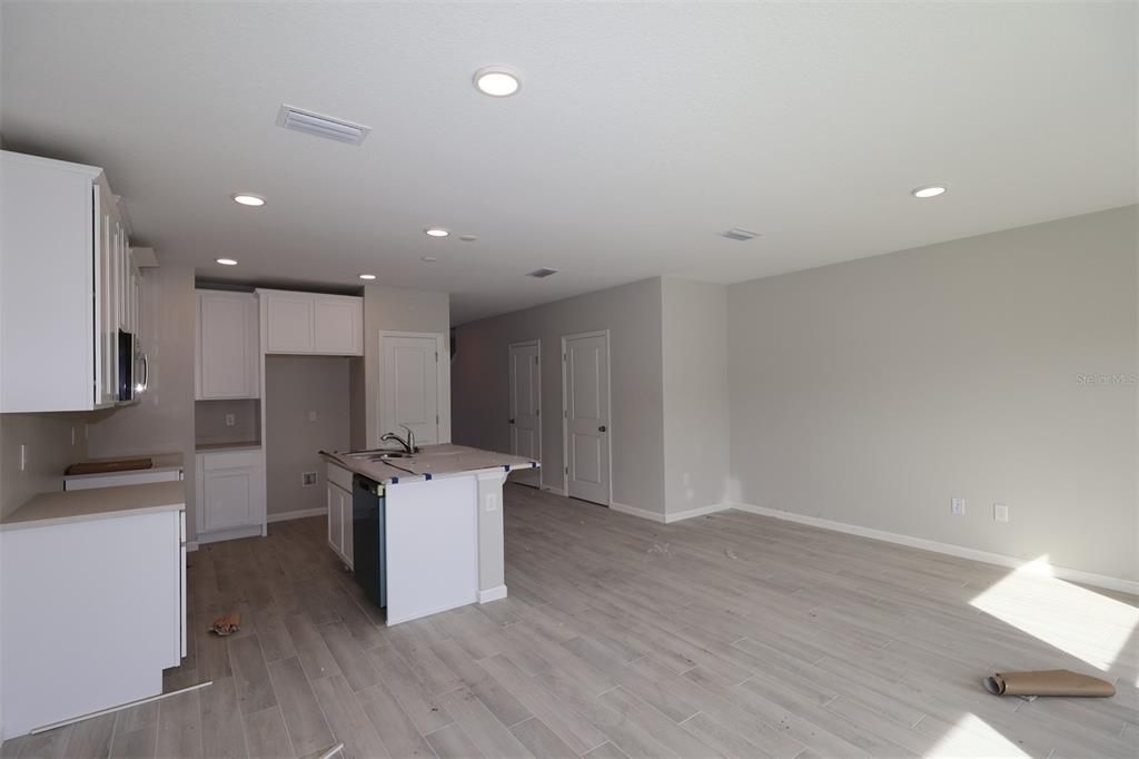 En Venta: $416,990 (3 camas, 2 baños, 1379 Pies cuadrados)