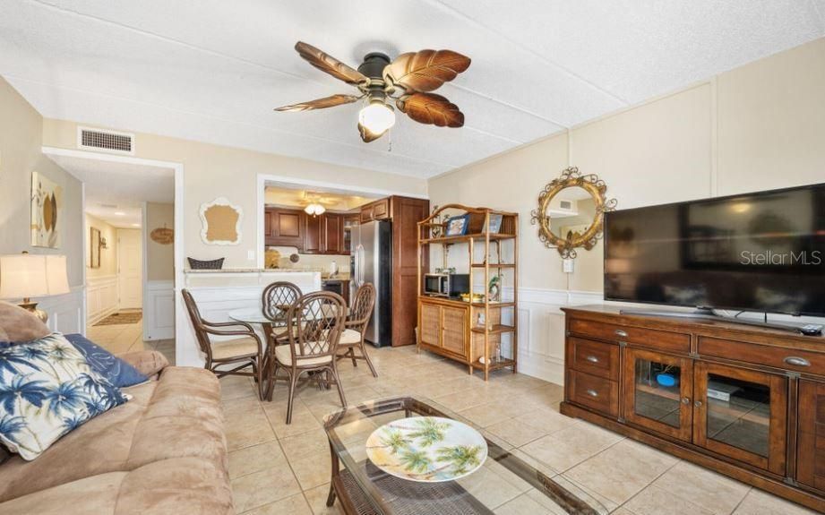 待售: $289,000 (2 贝兹, 2 浴室, 925 平方英尺)