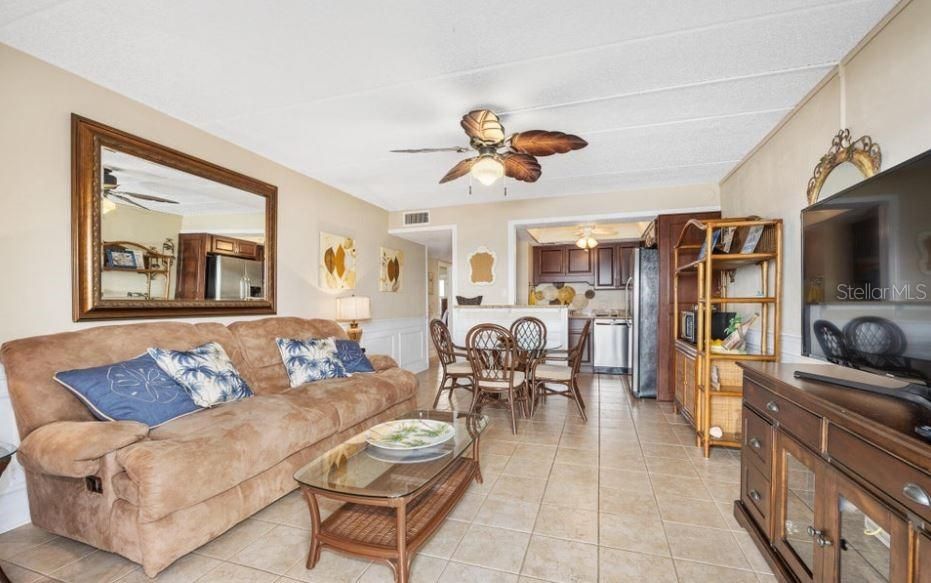 待售: $289,000 (2 贝兹, 2 浴室, 925 平方英尺)