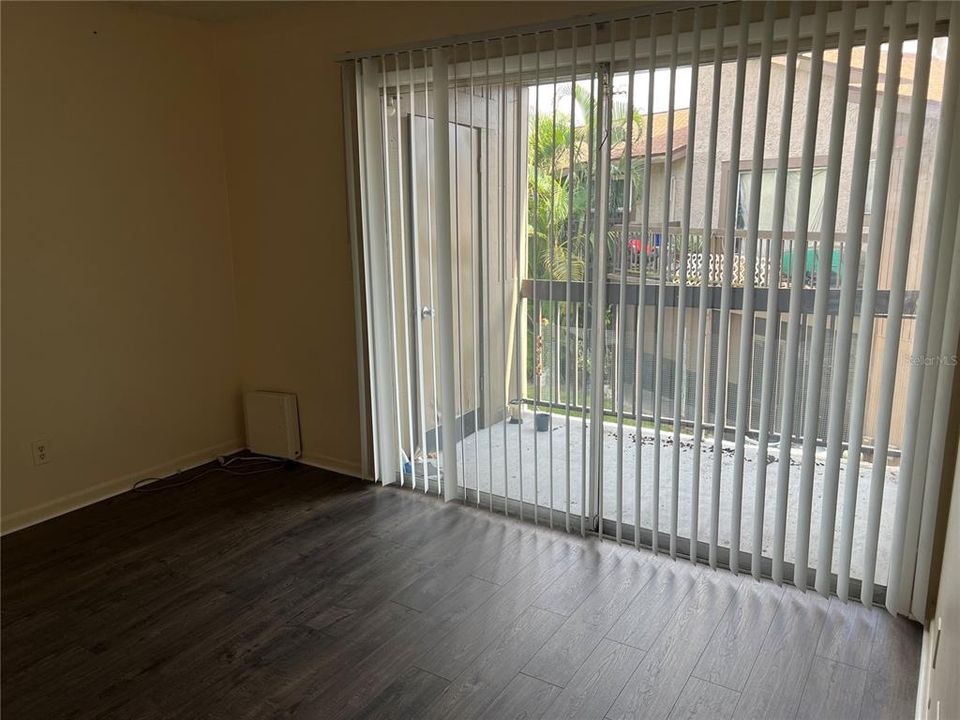 For Rent: $1,100 (1 beds, 1 baths, 678 Square Feet)