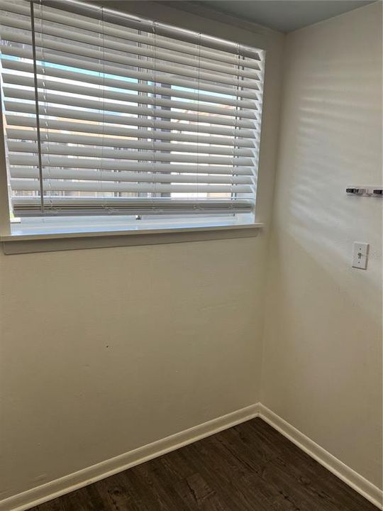 For Rent: $1,100 (1 beds, 1 baths, 678 Square Feet)