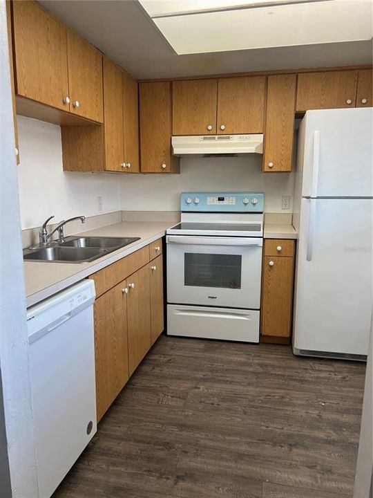 For Rent: $1,100 (1 beds, 1 baths, 678 Square Feet)