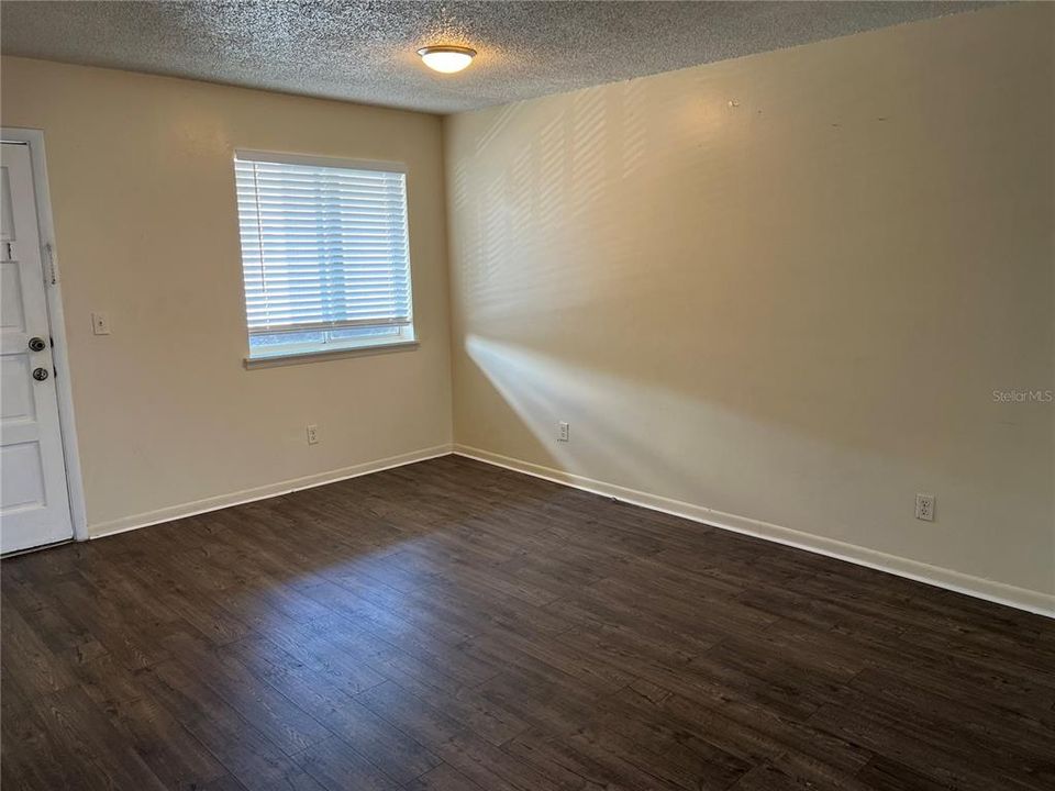 For Rent: $1,100 (1 beds, 1 baths, 678 Square Feet)