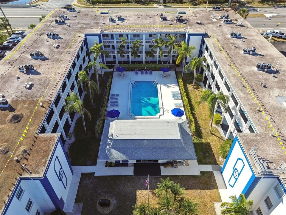 For Sale: $138,000 (2 beds, 1 baths, 915 Square Feet)