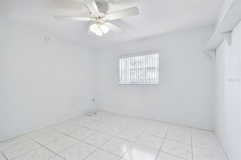 For Sale: $138,000 (2 beds, 1 baths, 915 Square Feet)