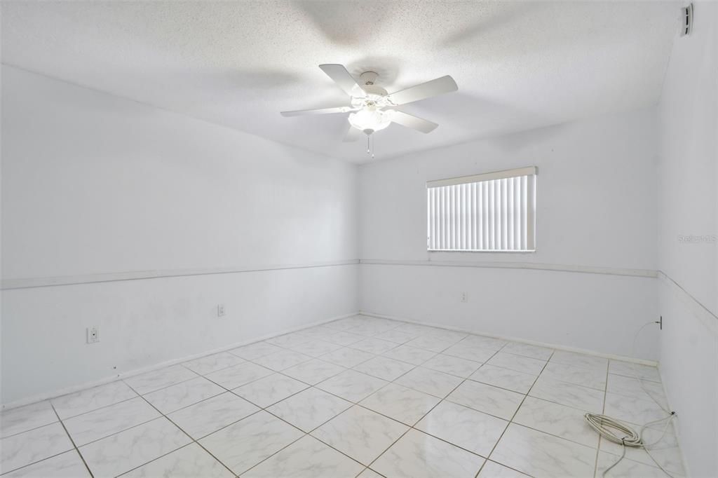 For Sale: $138,000 (2 beds, 1 baths, 915 Square Feet)
