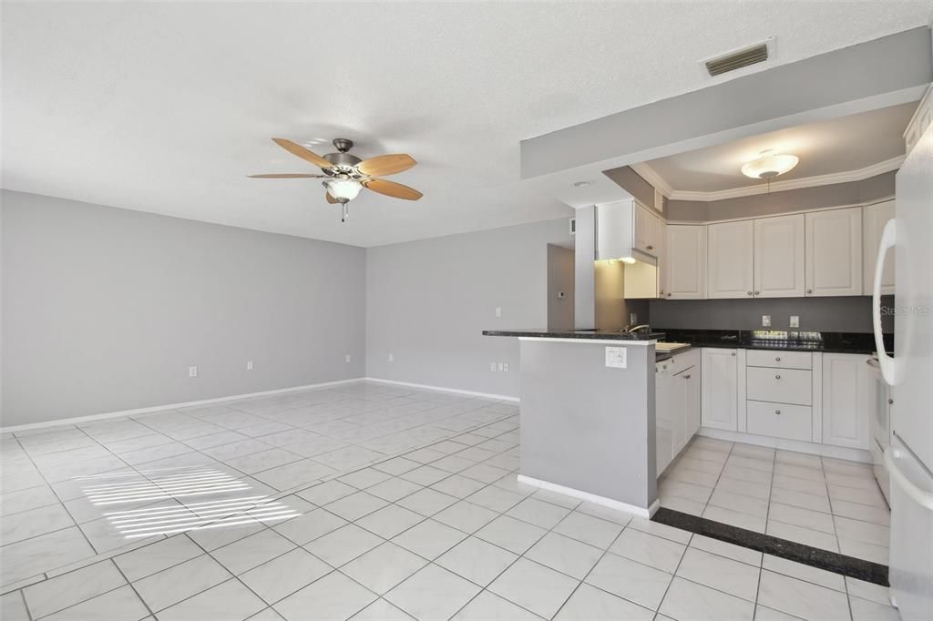 For Sale: $138,000 (2 beds, 1 baths, 915 Square Feet)