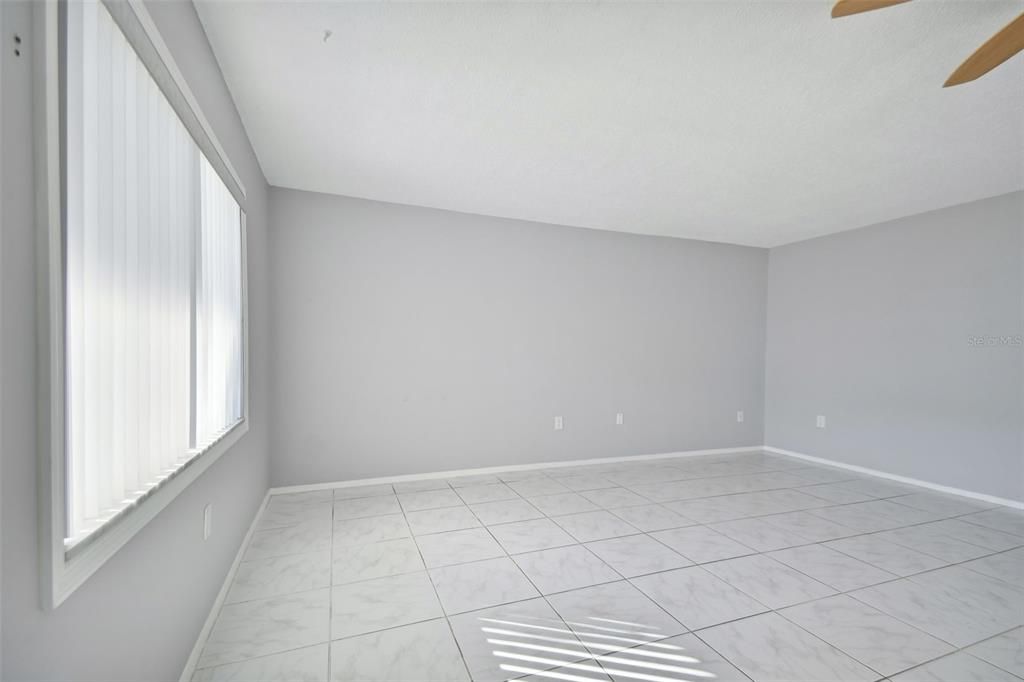 For Sale: $138,000 (2 beds, 1 baths, 915 Square Feet)