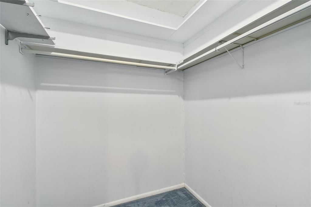 For Sale: $138,000 (2 beds, 1 baths, 915 Square Feet)