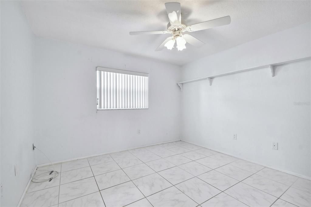 For Sale: $138,000 (2 beds, 1 baths, 915 Square Feet)