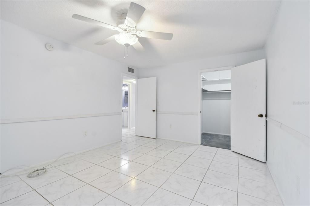 For Sale: $138,000 (2 beds, 1 baths, 915 Square Feet)