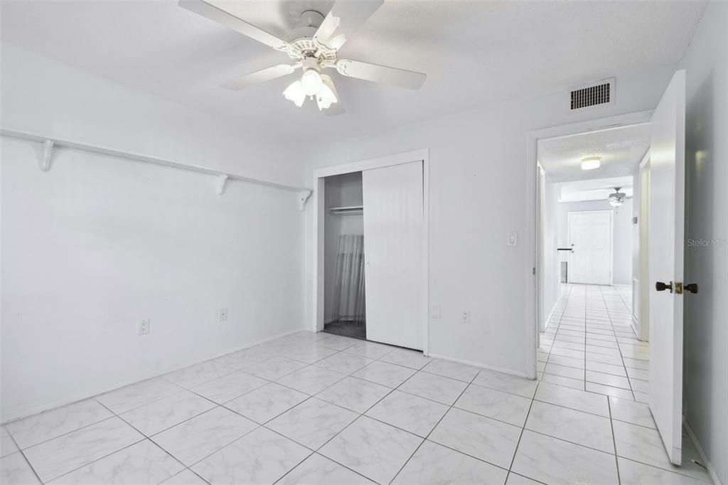 For Sale: $138,000 (2 beds, 1 baths, 915 Square Feet)
