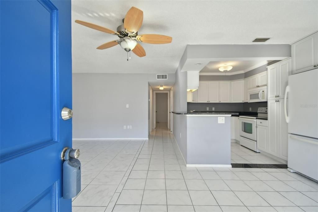 For Sale: $138,000 (2 beds, 1 baths, 915 Square Feet)
