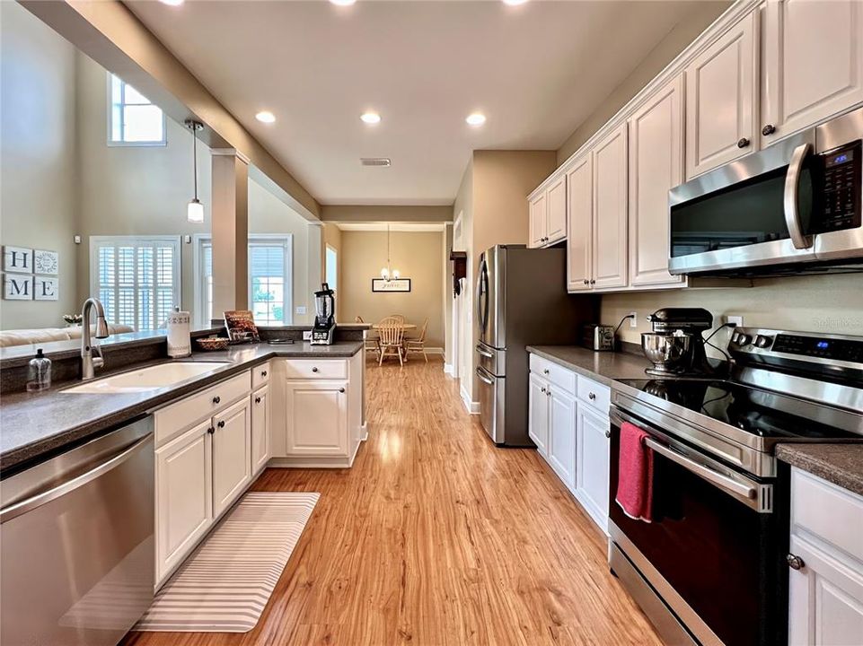 For Sale: $1,188,500 (4 beds, 2 baths, 3078 Square Feet)