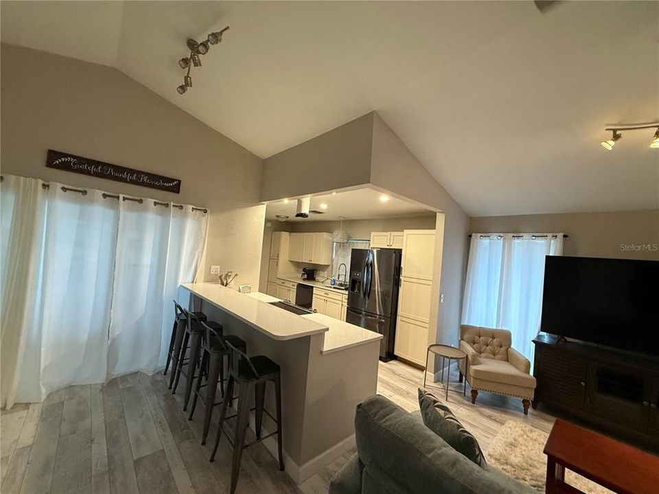 Active With Contract: $2,900 (3 beds, 2 baths, 1389 Square Feet)