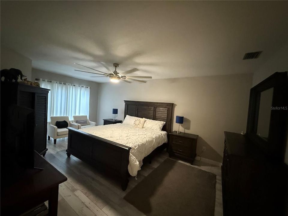 Active With Contract: $2,900 (3 beds, 2 baths, 1389 Square Feet)