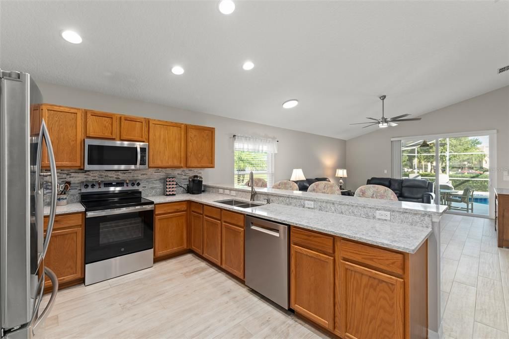 Под контрактом: $509,000 (4 спален, 2 ванн, 2045 Квадратных фут)