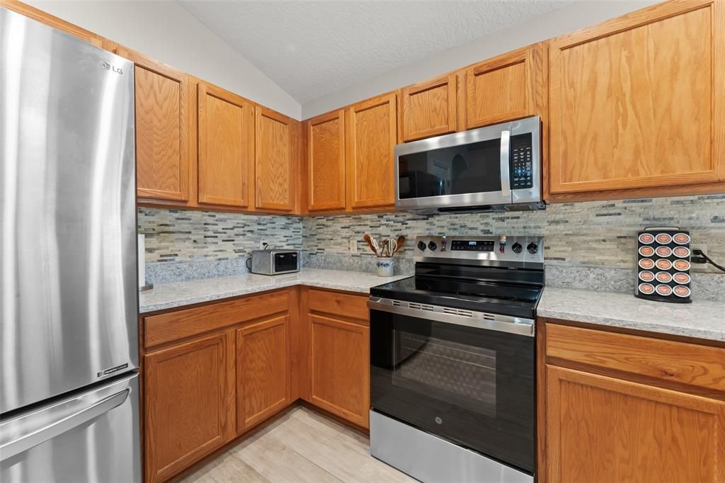 Под контрактом: $509,000 (4 спален, 2 ванн, 2045 Квадратных фут)