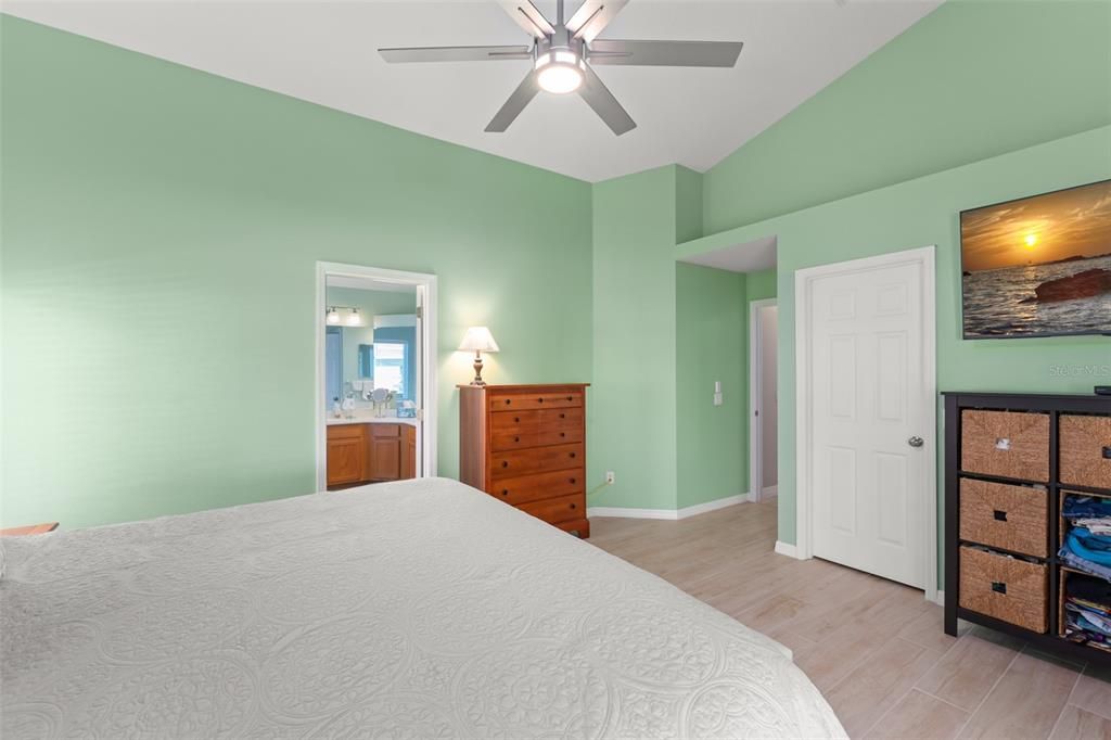 Под контрактом: $509,000 (4 спален, 2 ванн, 2045 Квадратных фут)